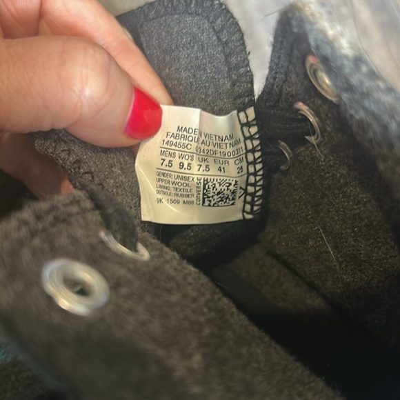 Unisex Converse Chuck Taylor All Star High plaid
Women’s 9.5 men’s 7.5 - Picture 9 of 12